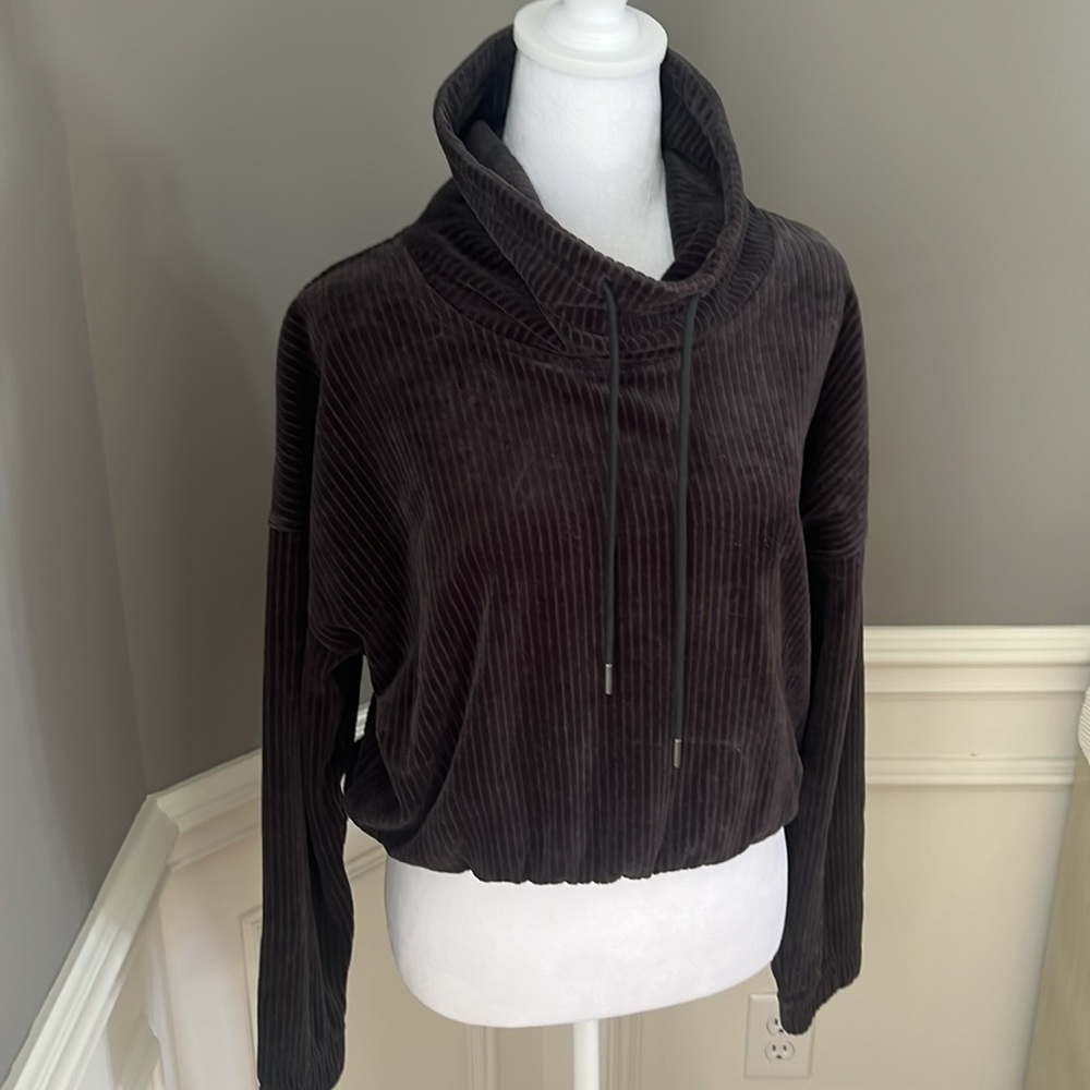 NWT 🖤UGG🖤 RTW pullover top - Picture 3 of 16
